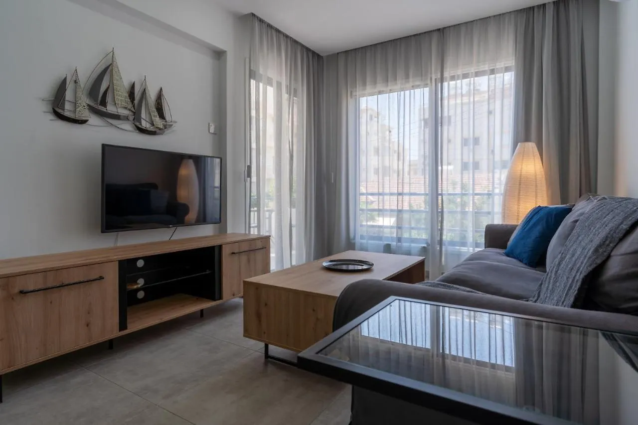 A Blissful 1-Bedroom Voyage In لارنكا