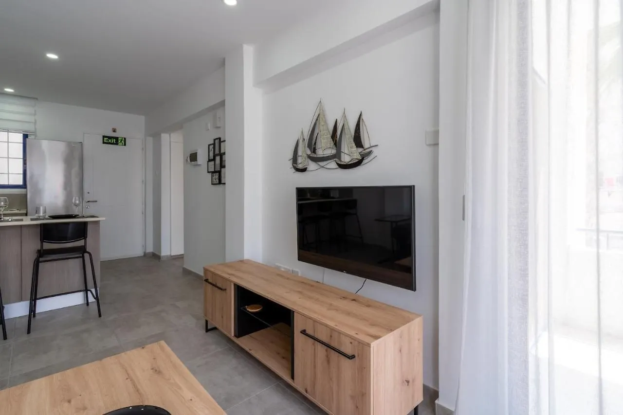 A Blissful 1-Bedroom Voyage In لارنكا قبرص