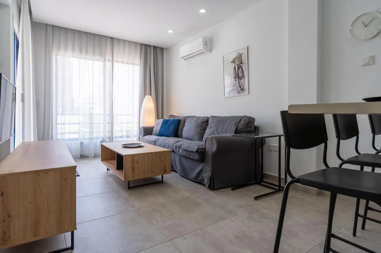 A Blissful 1-Bedroom Voyage In لارنكا