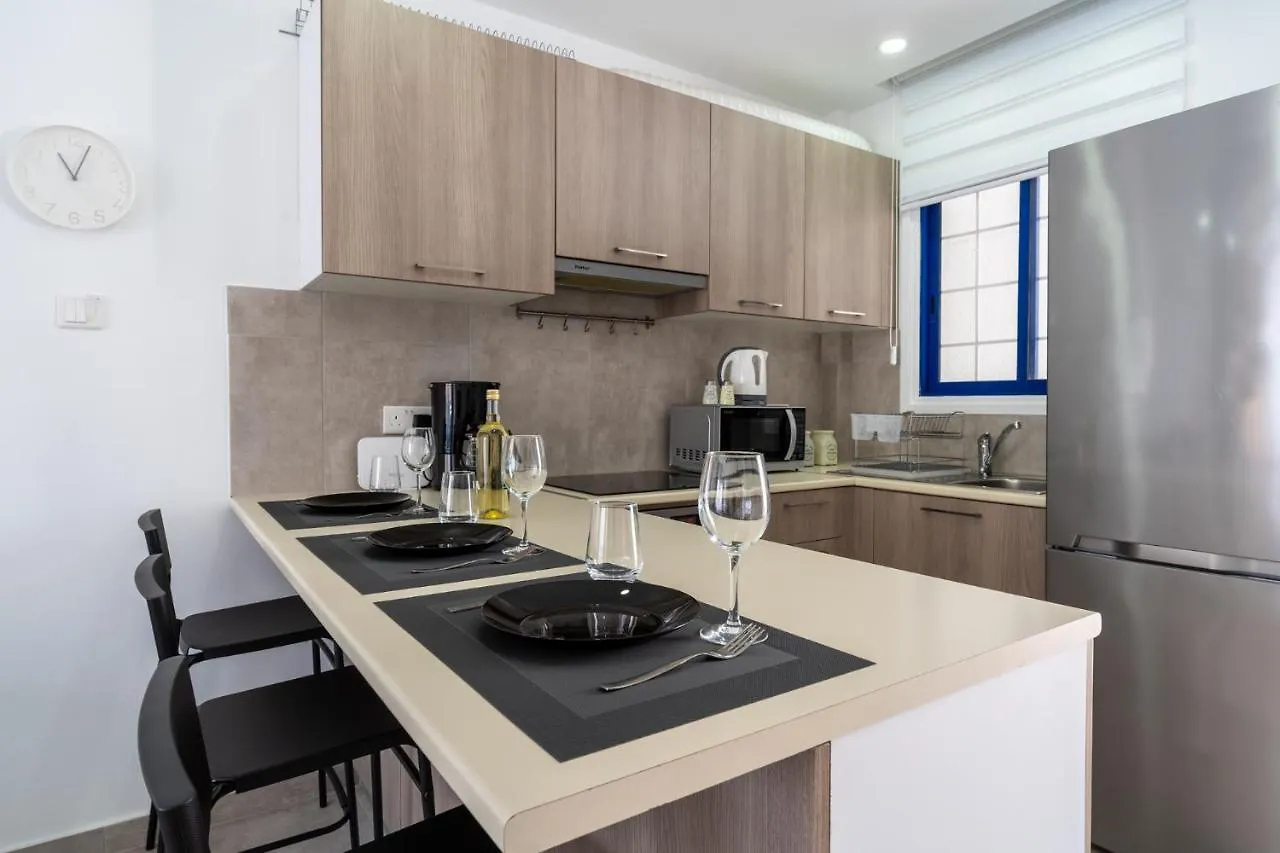 A Blissful 1-Bedroom Voyage In Larnaca 0*,